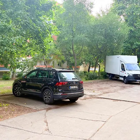 Monteurwohnungen Halle Fuer Teams Kueche Wlan Parkplatz アパート