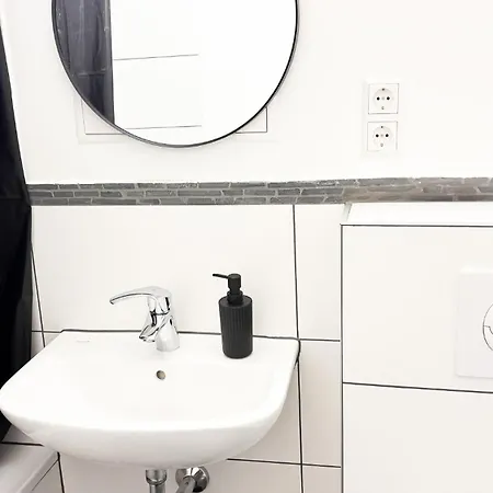 Monteurwohnungen Halle Fuer Teams Kueche Wlan Parkplatz Apartman Halle (Saale)