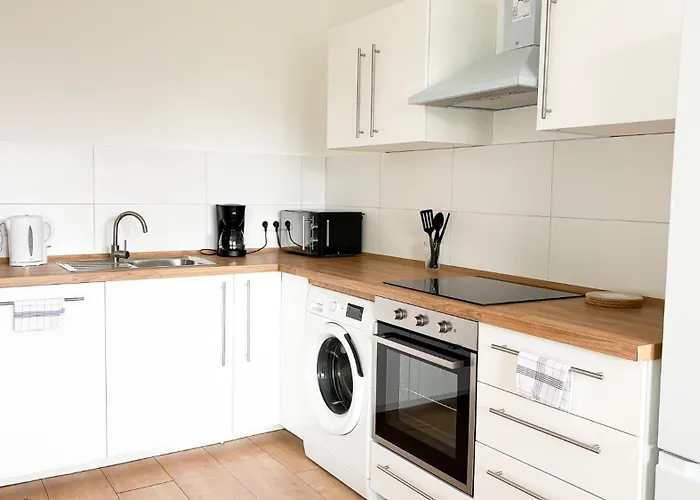 Monteurwohnungen Halle Fuer Teams Kueche Wlan Parkplatz アパート